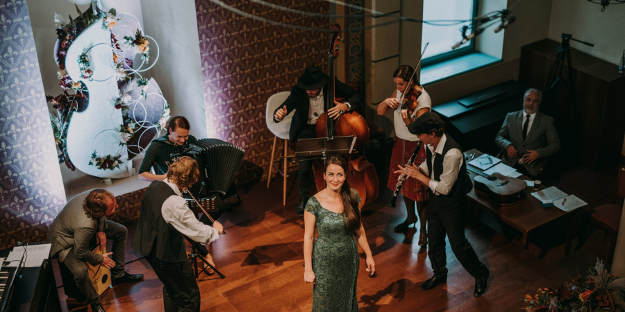 KLEZMER: POMEZ&Iacute; DVOU SVĚTŮ Židovsk&aacute; hudba středn&iacute; a v&yacute;chodn&iacute; Evropy