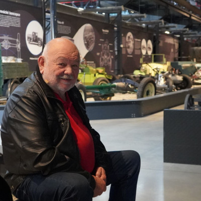 Karel Loprais před nat&aacute;čen&iacute;m Dobr&eacute;ho r&aacute;na Česk&eacute; televize (31. 8. 2021)