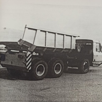 Důln&iacute; skl&aacute;pěč T 815-2 S1D