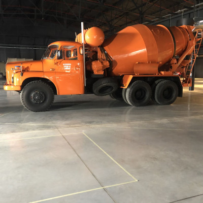 Tatra 148 dom&iacute;ch&aacute;vač - focen&iacute; při n&aacute;vozu tatrovek do MNAT