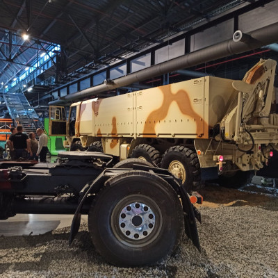 Do muzea přijela LIWA - prvn&iacute; prototyp s valn&iacute;kovou n&aacute;stavbou a hydraulickou rukou.