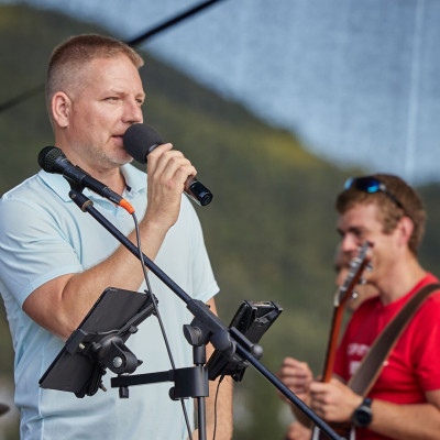Moder&aacute;tor Roman Pastorek